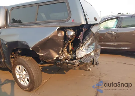 2017 Toyota Tundra Crewmax Sr5 z USA, uszkodzony, nr VIN 5TFEY5F13HX223809